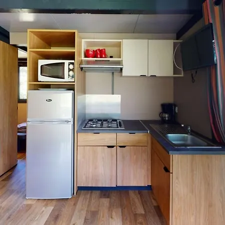 Confortable 5 Pers Avec Terrasse à - Api-1-52-1248 * Vic-sur-Cère